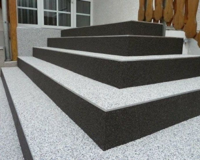 Kamenný koberec na schody